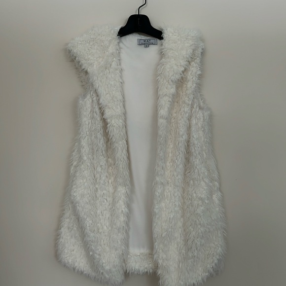 Cream colored ultra soft vest with hood - Picture 1 of 2